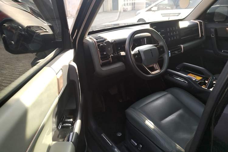 Used iCAR 03 2024 501km Four-wheel Drive Long-Range Advanced Version Driver Seat