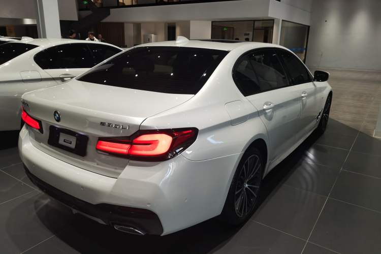 Used BMW 5 Series 2022 Second Facelift 530Li Leading Edition M Sport Package
