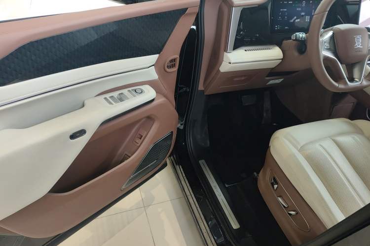 Used BYD Xia 2025 DM-i 1.5T 180km Excellence Model Driver Seat