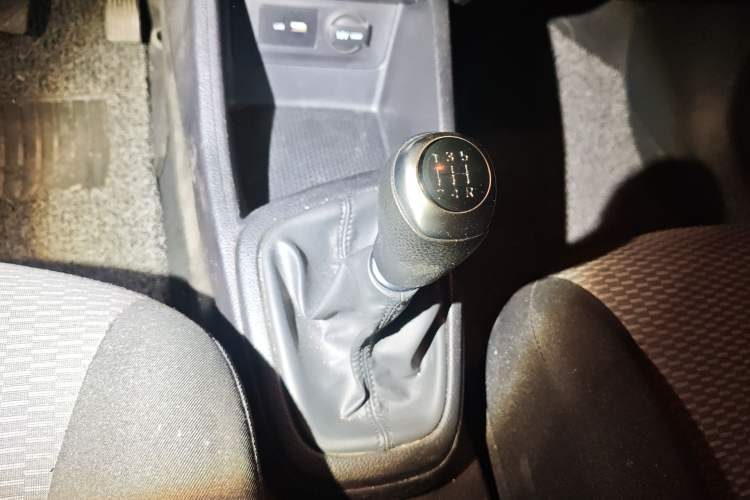 Used Hyundai Verna (older generation) 2017 1.4L Manual Huancai Edition China V Standard Gear Lever