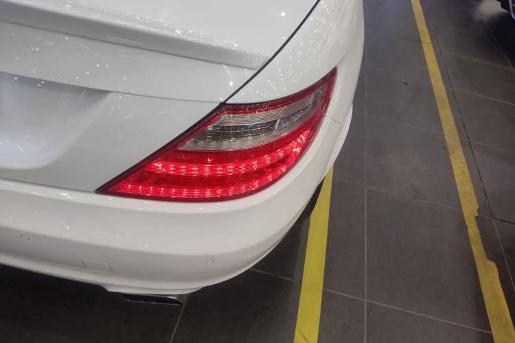 Used Mercedes-Benz SLK-Class 2011 SLK 200 Fashion Model