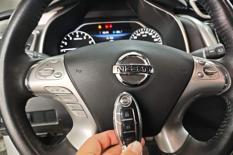 Used Nissan Murano 2019 2.5L XL Two-Wheel Drive Smart Connect Luxury Edition China VI Standard