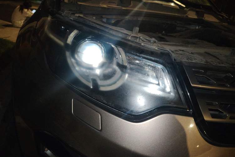 Used Land Rover Discovery Sport 2016 2.0T SE Right Front Headlight