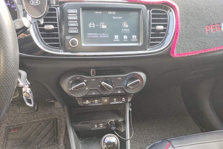 Used Kia Pegas 2017 1.4L Automatic Deluxe Edition Audio And AC Panel