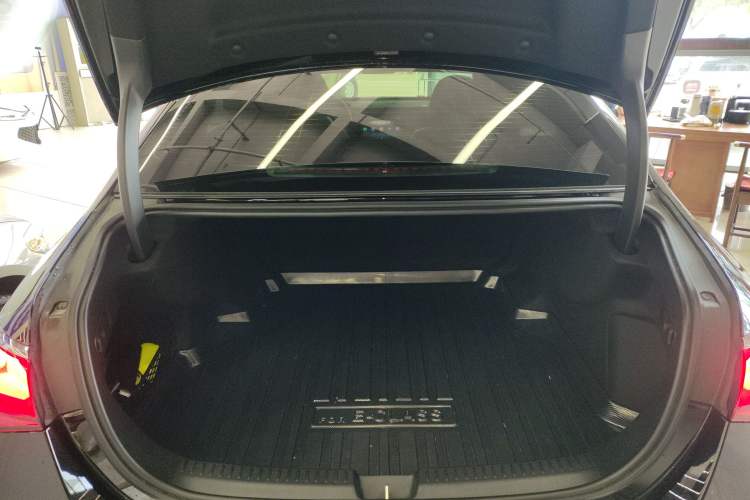 Used Mercedes-Benz E-Class 2025 Facelift E 300 L Fashion Edition
