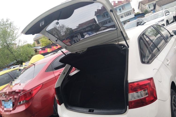 Used Skoda Rapid Spaceback 2016 Revised Version 1.6L Manual Front-Drive Edition Trunk