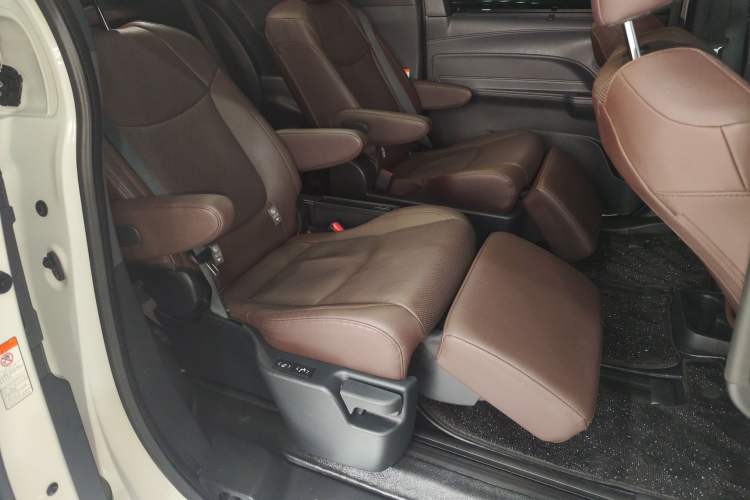 Used Toyota Granvia 2022 2.5L Hybrid Flagship Edition Right Front Seat