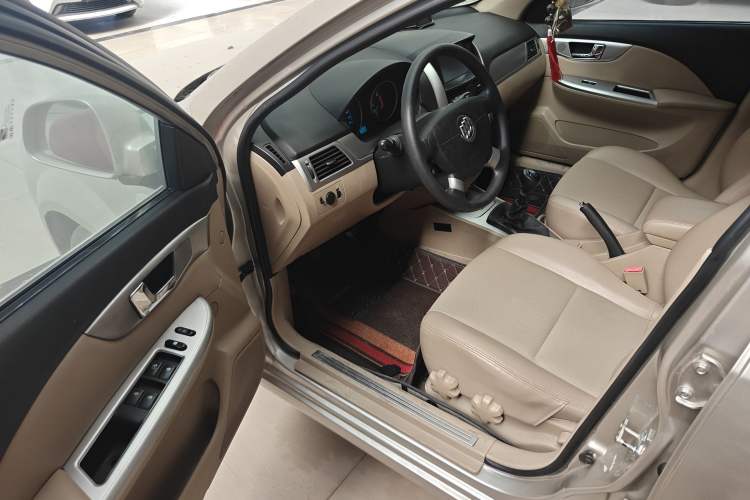 Used Buick Excelle 2013 1.5L Manual Classic Model
