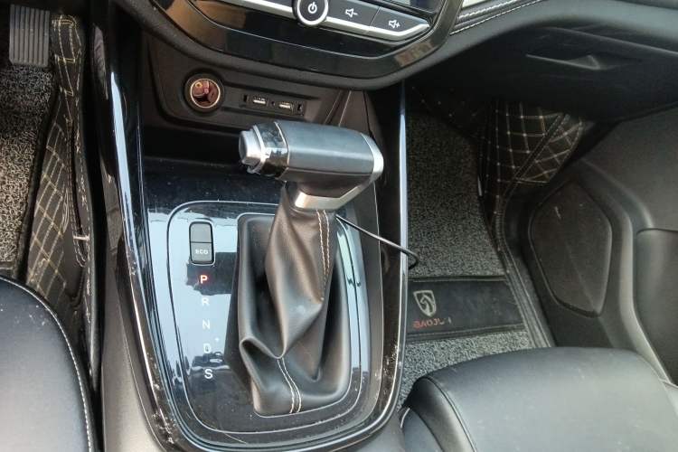 Used Baojun 530 2020 1.5T CVT Prestige Connected Version 7 Seats Gear Lever