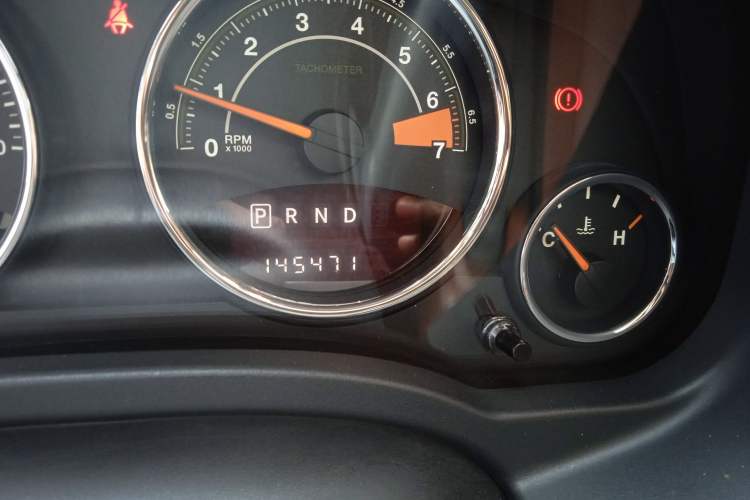 Used Jeep Compass 2014 2.4L four-wheel drive luxury version Odometer Close Up