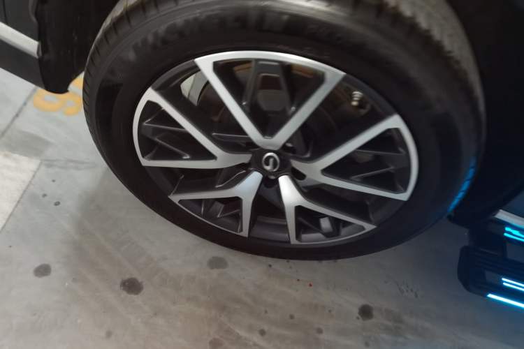 Used GAC Trumpchi ES9 2024 PHEV with 143 km Max