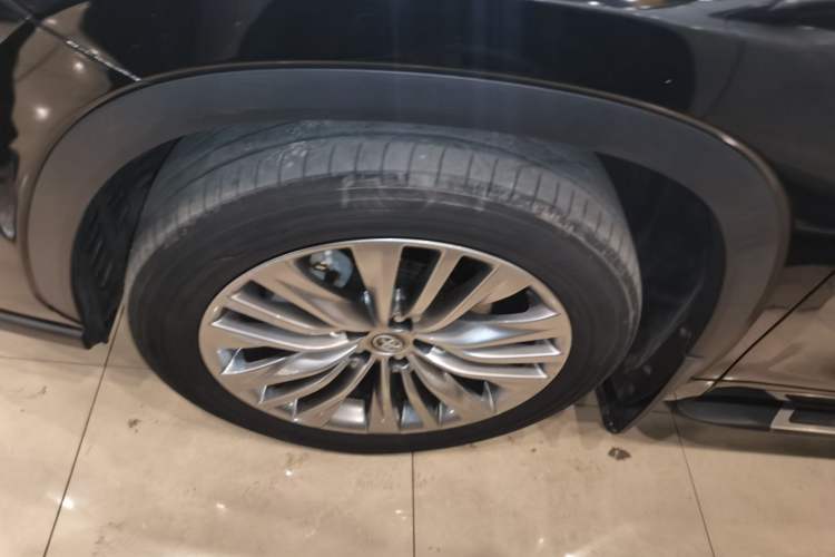 Used Toyota Highlander 2022 Dual-Engine 2.5L Four-Wheel Drive Prestige Version 7 Seats Left Front Wheel Hub