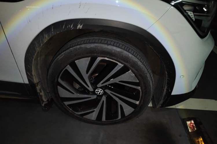 Used Volkswagen ID.6 X 2021 Prime Kinergy Four-Wheel Drive Edition Right Front Wheel Hub
