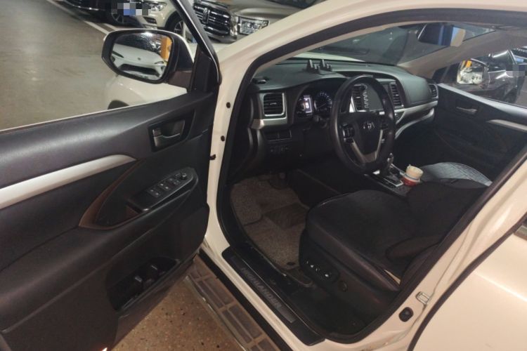 Used Toyota Highlander 2018 2.0T Four-Wheel Drive Luxury Edition 7 Seats China V Emission Standard
