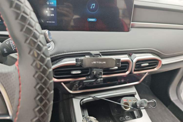 Used JETOUR X70 PLUS 2021 Revised Version 1.5T Manual 5-Seater Audio And AC Panel