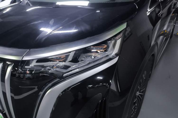 Used Denza D9 2022 EV 600 Four-Wheel Drive Prestige Model
