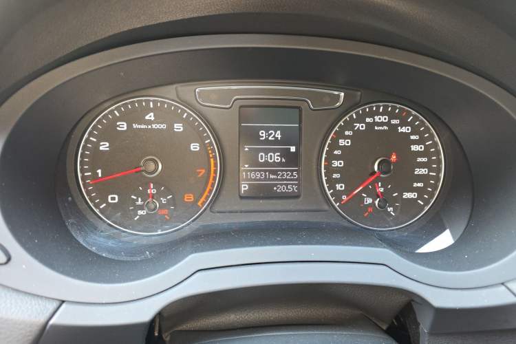 Used Audi Q3 2018 30th Anniversary Edition 30 TFSI Fashion Model Odometer Close Up