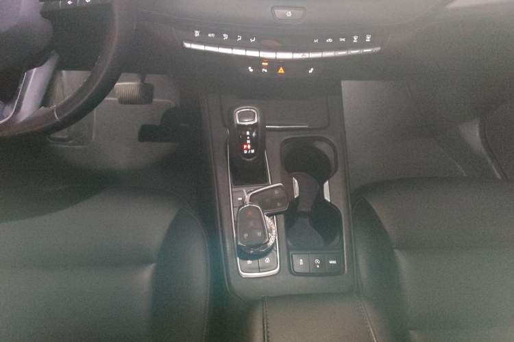 Used Cadillac XT4 2018 28T Two-Wheel-Drive Luxury Model
