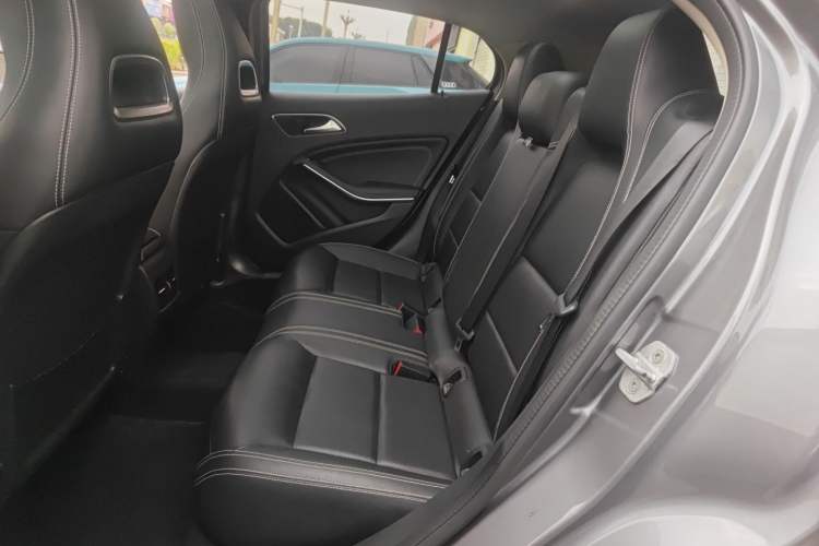Used Mercedes-Benz GLA 2015 GLA 200 Fashion Model Left Rear Seat