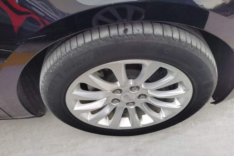 Used Cadillac XTS 2018 28T Elite Edition Right Front Wheel Hub