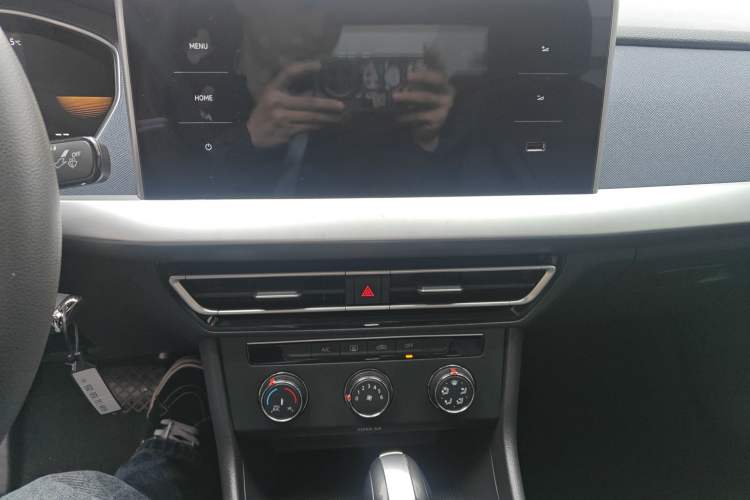 Used Volkswagen Lavida 2024 1.5L Automatic DeYi Edition Audio And AC Panel