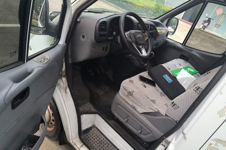 Used JMC Transit 2019 2.8T Commercial Version Short Wheelbase Mid-Roof 6-Seater China VI JX493