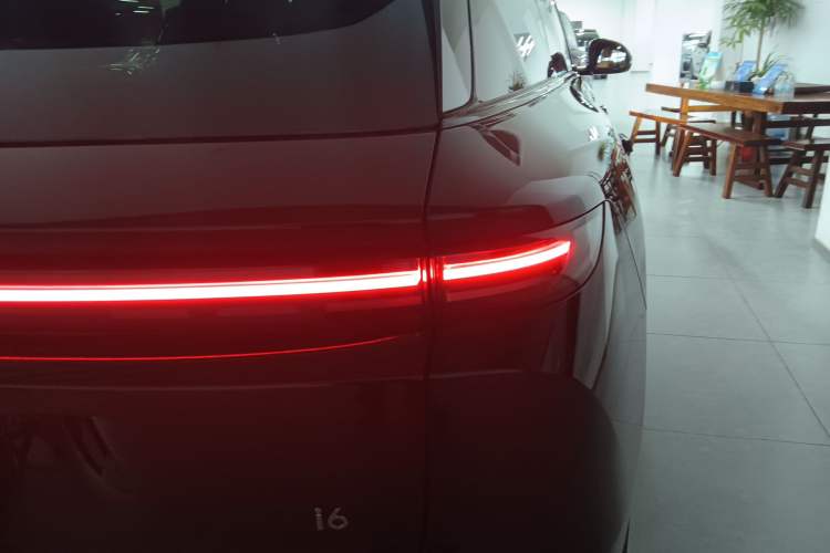 Used Li Auto i6 2025 Model Two-Wheel-Drive Standard Type
