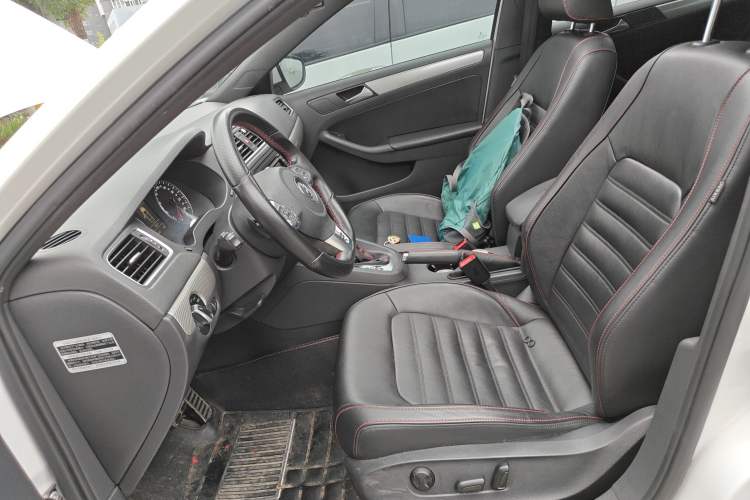 Used Volkswagen Sagitar 2013 2.0 TSI GLI Left Front Seat