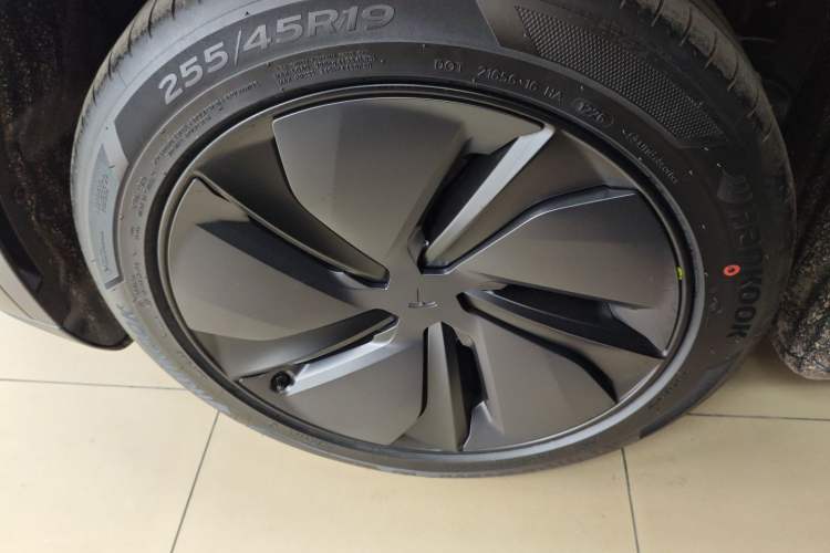 Used Tesla Model Y 2026 Long-Range All-Wheel-Drive Model