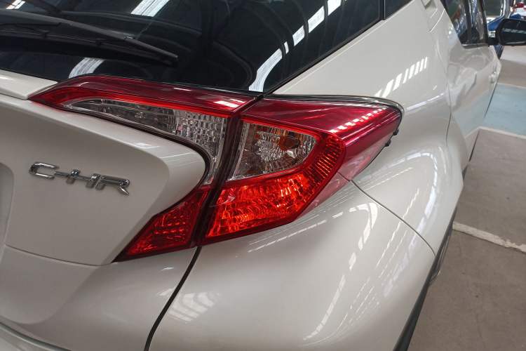 Used Toyota C-HR 2018 2.0L Leading with Sunroof China VI Standard
