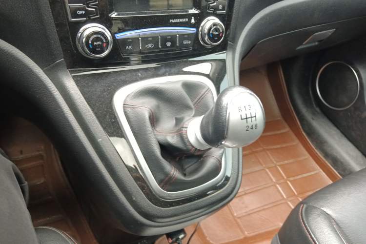 Used Haval H6 2015 Upgraded Model 1.5T Manual Two-Wheel Drive Elite Version