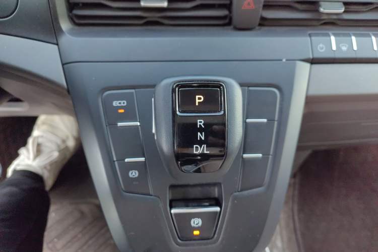 Used Ford Transit 2023 2.0T Diesel Automatic Multi-Purpose Commercial Vehicle Mid-Frame Mid-Roof 5/6 Seats
