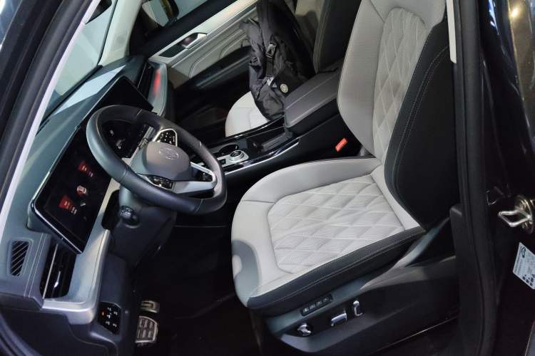 Used Volkswagen Tavendor 2024 Facelifted 380TSI All-Wheel Drive R-Line Cruise Premium Edition