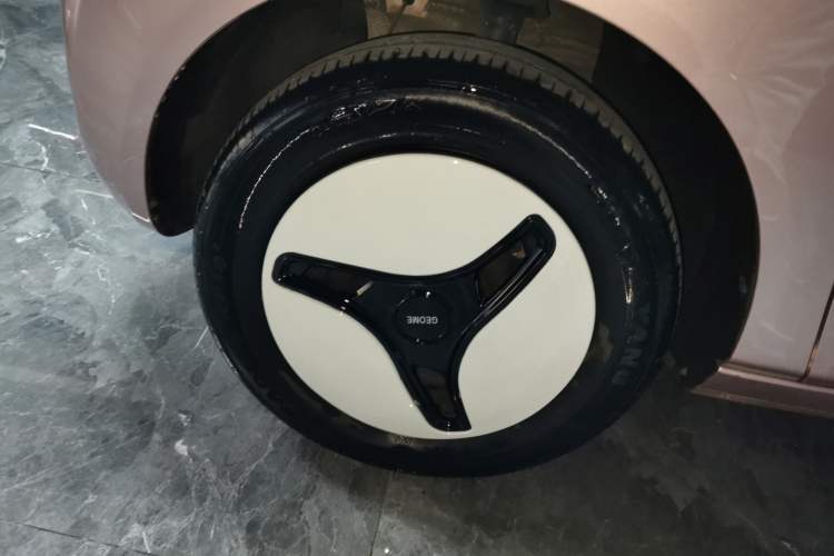 Used Geely Galaxy Panda 2023 Panda Mini 200km Endurance Bear Left Front Wheel Hub