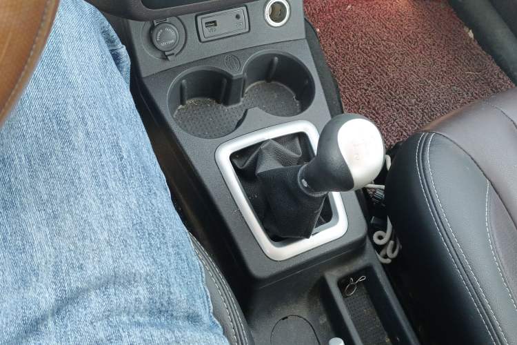 Used Dongfeng Fengon 330 2016 1.5L Manual Enjoyment Model DK15 Gear Lever