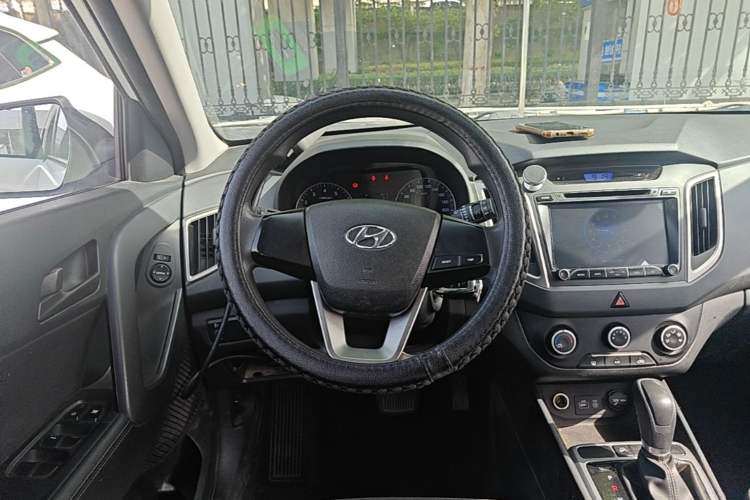 Used Hyundai ix25 2015 1.6L Automatic Two-Wheel Drive Fashionable GS Model
