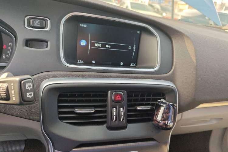 Used Volvo V40 2016 T3 Zhiyi Edition