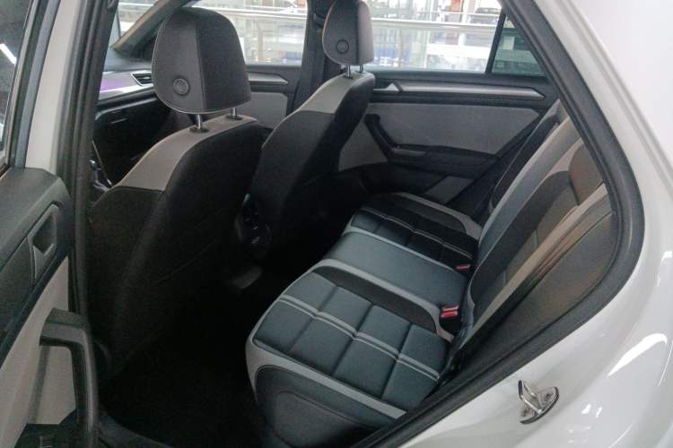 Used Volkswagen T-ROC 2023 300TSI DSG Two-Wheel-Drive Chen Guang Edition