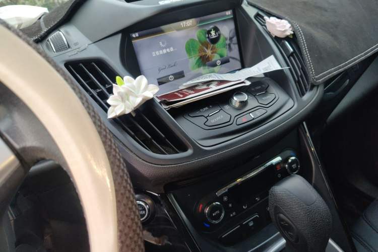 Used Ford Kuga 2013 2.0L GTDi Four-Wheel-Drive Sport Model Audio And AC Panel