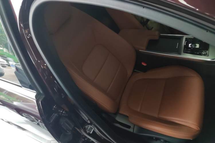 Used Jaguar XEL 2020 2.0T 200 PS R-DYNAMIC S Advanced Sport Edition Right Front Seat