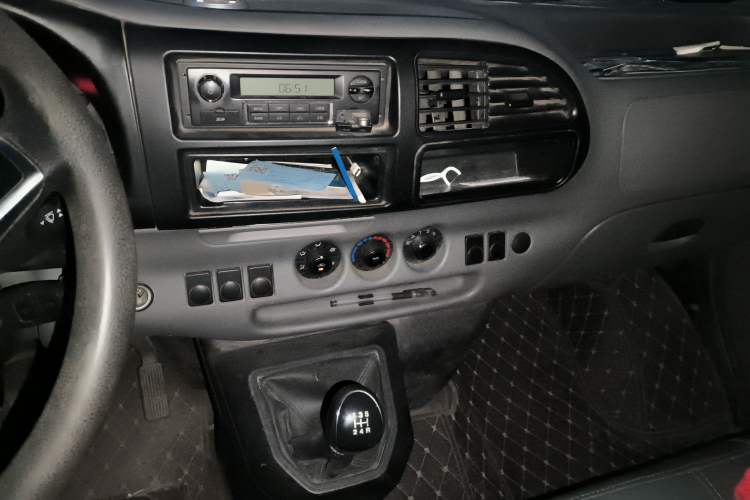 Used JMC Transit 2017 2.8T Commercial Version Short Wheelbase Mid-Roof 6/7/8-Seater JX493