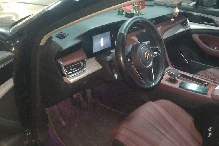 Used Hongqi H5 2025 1.5T DCT Qiyun 500 000th Unit Commemorative Edition
