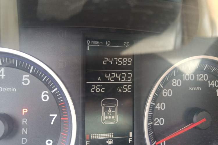 Used Honda CR-V 2007 2.4L automatic four-wheel drive luxury edition Odometer Close Up