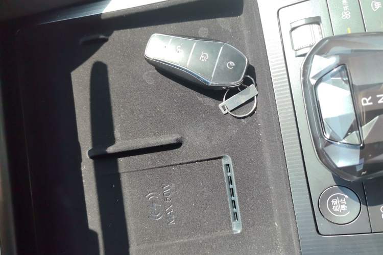 Used BYD Song L DM-i 2025 Intelligent Driving Version 112 km Beyond-Range Type Vehicle Key