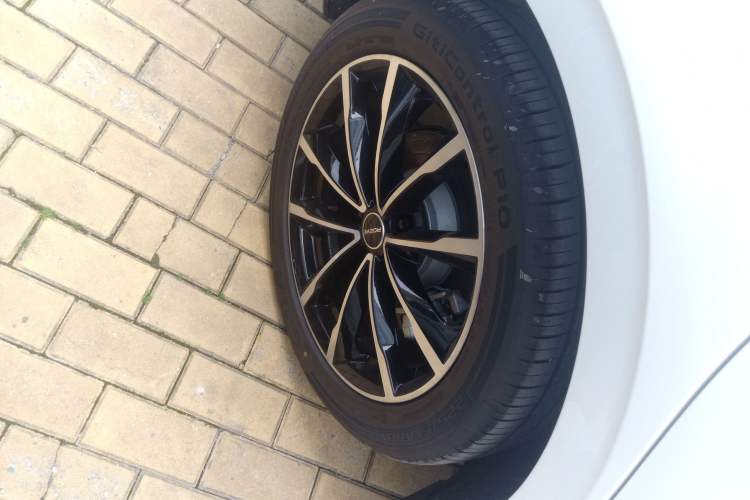 Used Roewe D7 2025 DMH 125km World Champion Edition Right Rear Wheel Hub