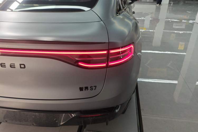 Used Hima Luxeed S7 2025 785 km Ultra