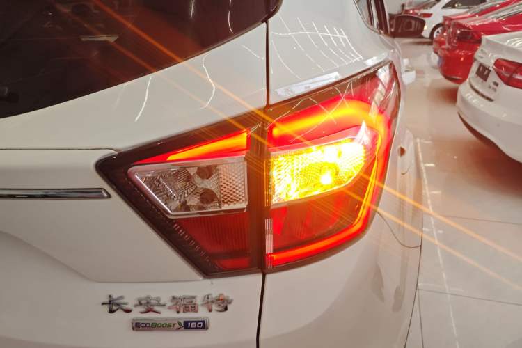 Used Ford Kuga 2019 EcoBoost 180 Two-Wheel-Drive Titanium Plus Model China VI Standard Right Rear Taillight