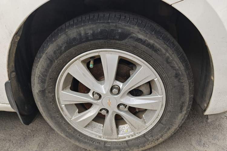 Used Chevrolet Sail 2015 Sail 3 1.5L AMT Happiness Sunroof Edition
