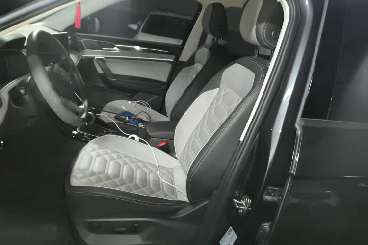 Used Volkswagen Tayron 2024 330TSI Two-Wheel Drive Luxury Plus Advanced Version Left Front Seat