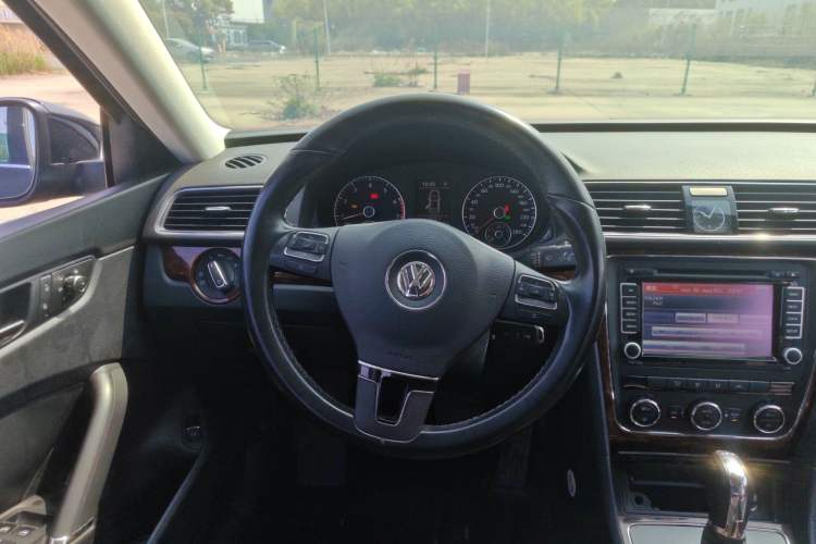 Used Volkswagen Passat 2011 1.8TSI DSG Prestige Edition Steering Wheel